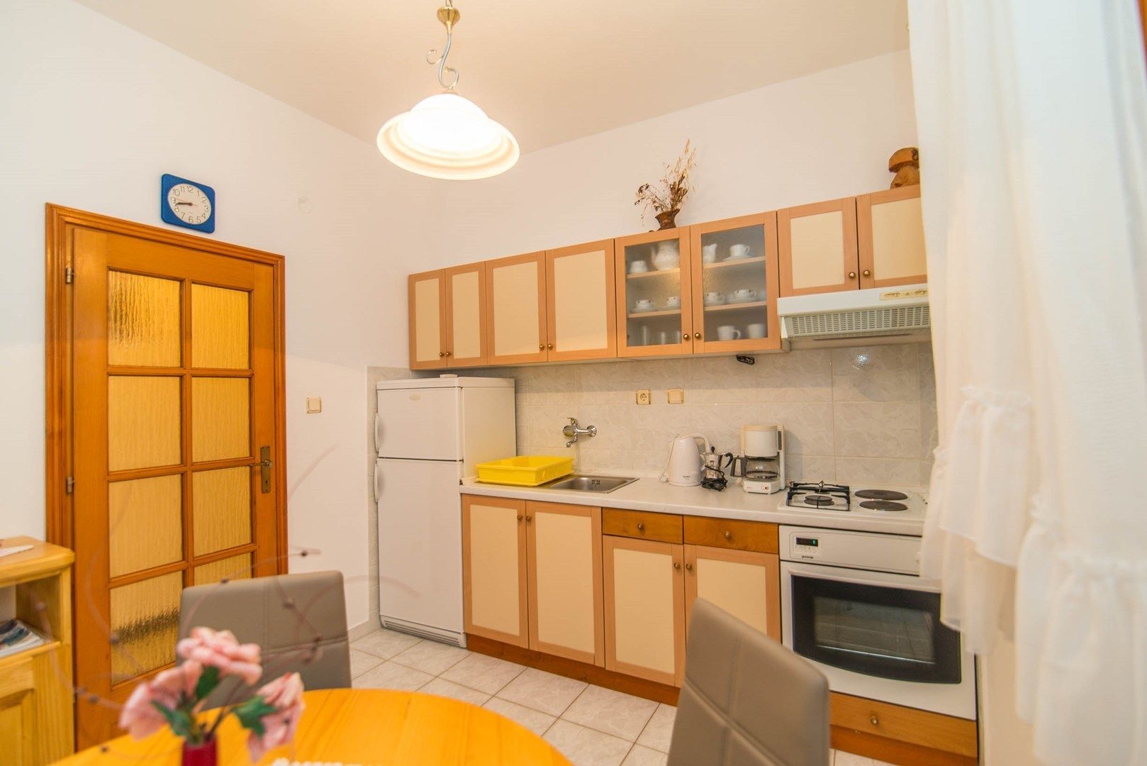 Apartment, 2 Double Beds | Private kitchen | Stovetop