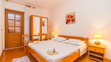 Apartment, 2 Double Beds | Private kitchen | Stovetop