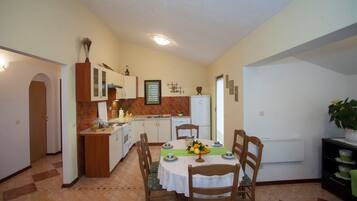 Villa, Multiple Beds | Private kitchen | Stovetop, dishwasher, coffee/tea maker, toaster