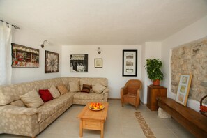 Villa, Multiple Beds | Living room | TV, fireplace, table tennis - Villa Nada Flores (Barban)
