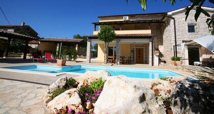 Villa Nada Flores