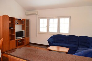 Apartment, Multiple Beds | Private kitchen