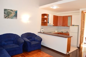 Apartment, Multiple Beds | Private kitchen