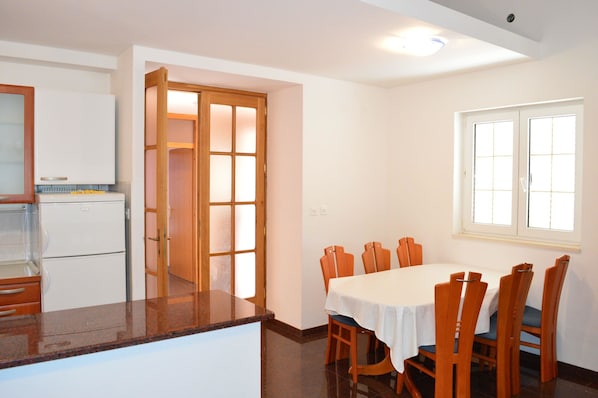 Appartement, Plusieurs lits | Cuisine privée | Réfrigérateur, un four, surface de cuisson, lave-vaisselle