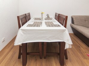 Apartment, 1 Double Bed | Private kitchen | Stovetop, cookware/dishes/utensils