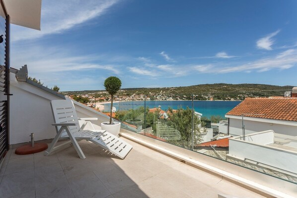 Villa, plusieurs lits | Balcon