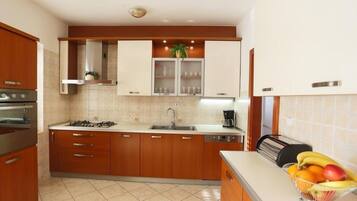 Villa, Multiple Beds | Private kitchen | Oven, stovetop, dishwasher, cookware/dishes/utensils
