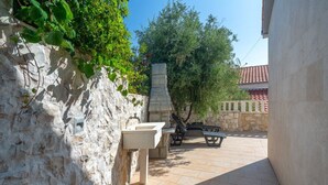 Villa, Multiple Beds | Property grounds - Holiday House Little Desire (Marina)