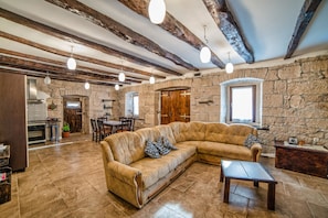 Villa, Plusieurs lits | Cuisine privée | Surface de cuisson, lave-vaisselle, vaisselle et ustensiles