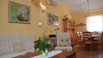 Hus, flere senger | Eget kjøkken | Kokeplater, oppvaskmaskin og kjøkkenutstyr