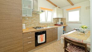 Apartment, 1 Double Bed with Sofa bed | Private kitchen | Stovetop, dishwasher, cookware/dishes/utensils