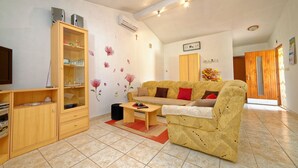 Apartment, 1 Double Bed with Sofa bed | Living room | TV, fireplace, DVD player