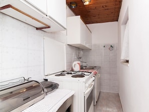 Apartment, 1 Double Bed with Sofa bed | Private kitchen | Stovetop, cookware/dishes/utensils