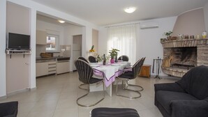 Apartamento, 1 cama de casal e sofá-cama | Cozinha privada | Cooktop, talheres/pratos/utensílios de cozinha