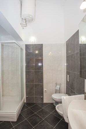 Apartment, 1 Double Bed with Sofa bed | Bathroom | Shower - Holiday House Leonida (Liznjan)