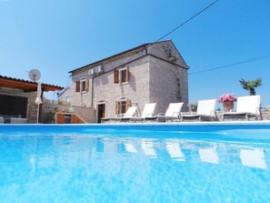 Casa, varias camas | Alberca al aire libre