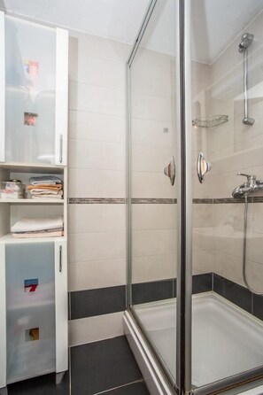 Apartment, Multiple Beds | Bathroom