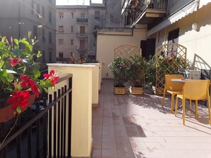 Comfort Double Room (Vernazza) | Terrace/patio - Affittacamere Rosy (La Spezia)