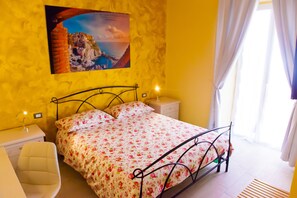 Classic Double Room (Manarola) | Desk, cots/infant beds, free WiFi - Affittacamere Rosy (La Spezia)