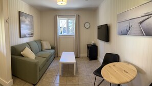 Superior Suite, Ensuite, Garden View (Suite #3) | 1 bedroom, iron/ironing board, free WiFi - Wildflowers Country Inn (Rocky Harbour)