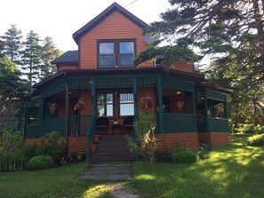Exterior - Wildflowers Country Inn (Rocky Harbour)