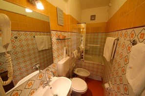 Comfort Room | Bathroom | Shower, free toiletries, hair dryer, bidet