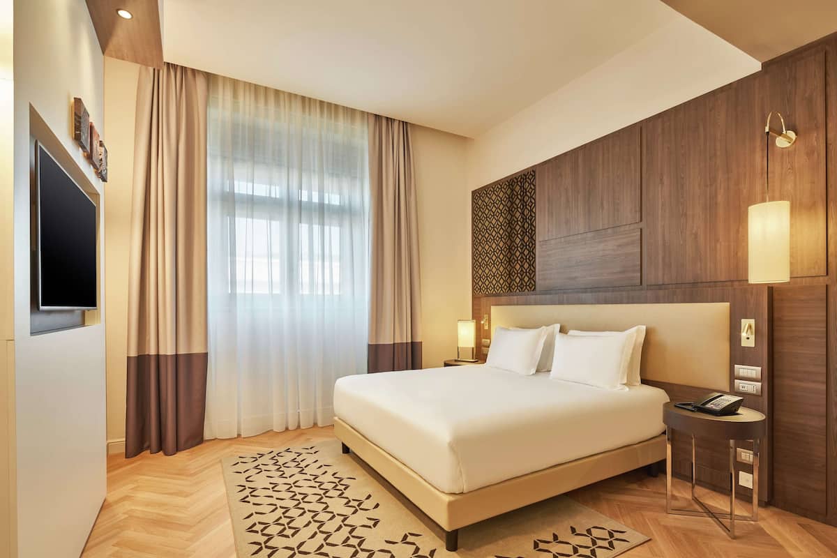 Suite, 2 Bedrooms | Minibar, in-room safe, desk, soundproofing