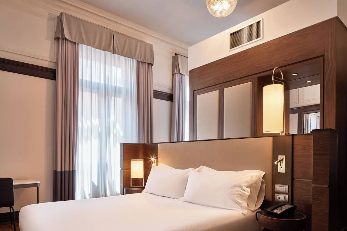 Deluxe Room, 1 King Bed (Historical Room) | Minibar, in-room safe, desk, soundproofing
