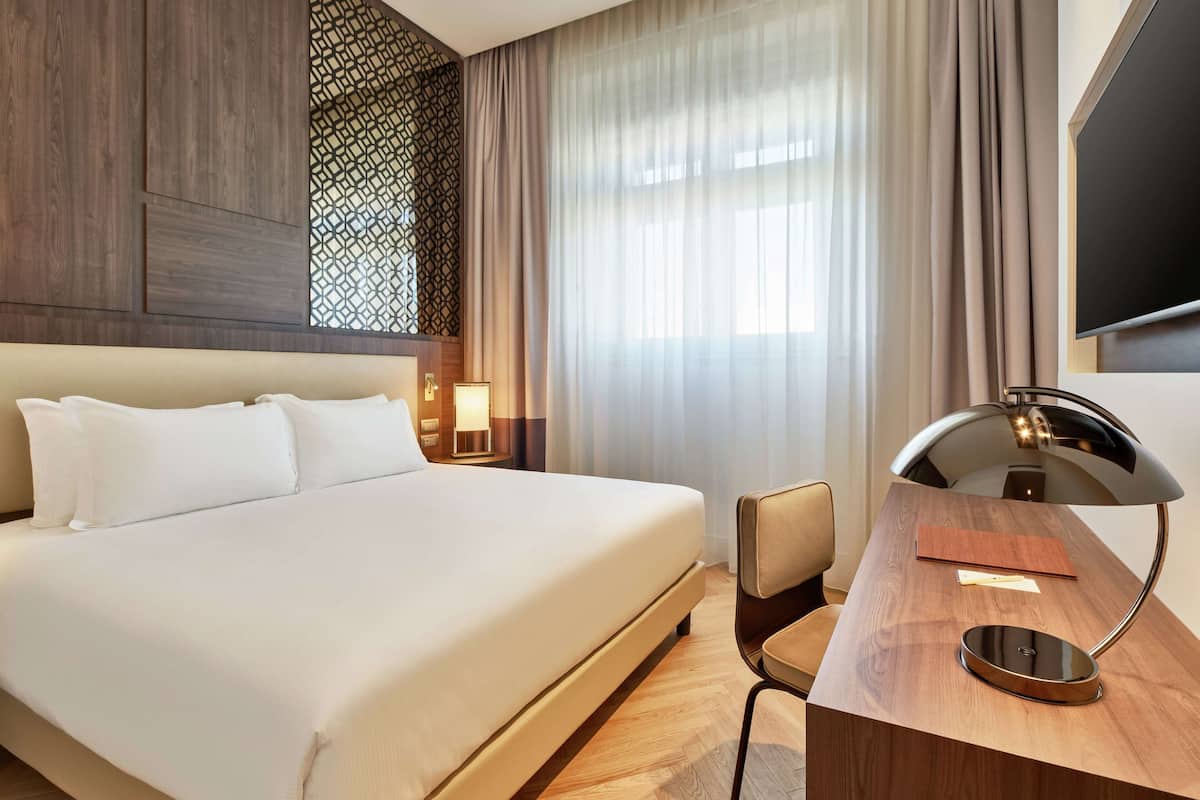 suite, 1 bedroom (king bed, historical) | minibar, in-room safe, desk, soundproofing