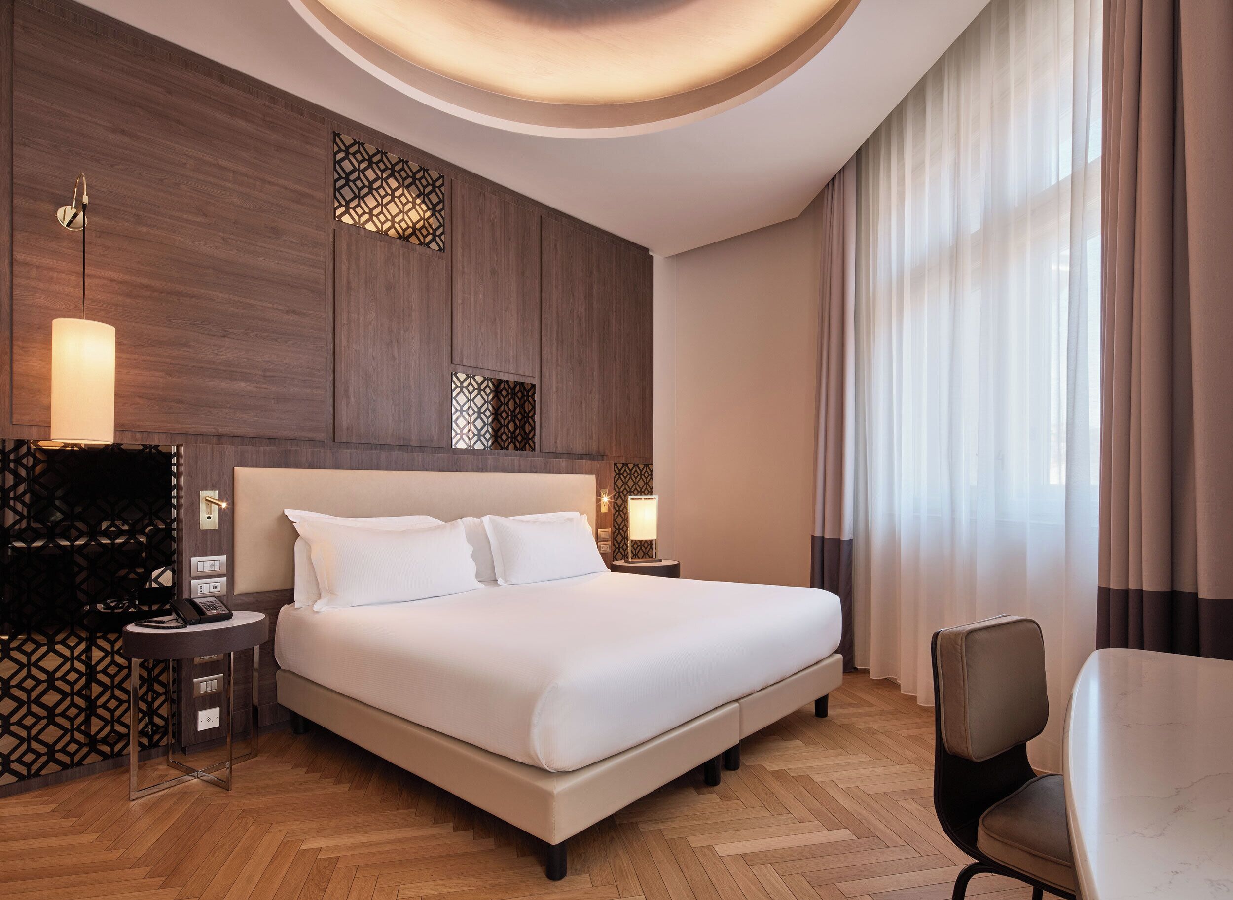 Junior-Suite, 1 King-Bett | Minibar, Zimmersafe, Schreibtisch, schallisolierte Zimmer