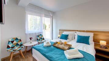 Kamar Double Comfort, 1 Tempat Tidur Queen, pemandangan kebun | Setrika/meja setrika dan Wi-Fi gratis