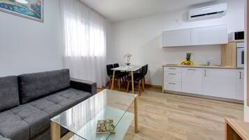 Apartemen Basic, 1 Tempat Tidur Queen dengan tempat tidur Sofa | Setrika/meja setrika dan Wi-Fi gratis