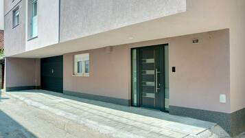 Pintu masuk properti