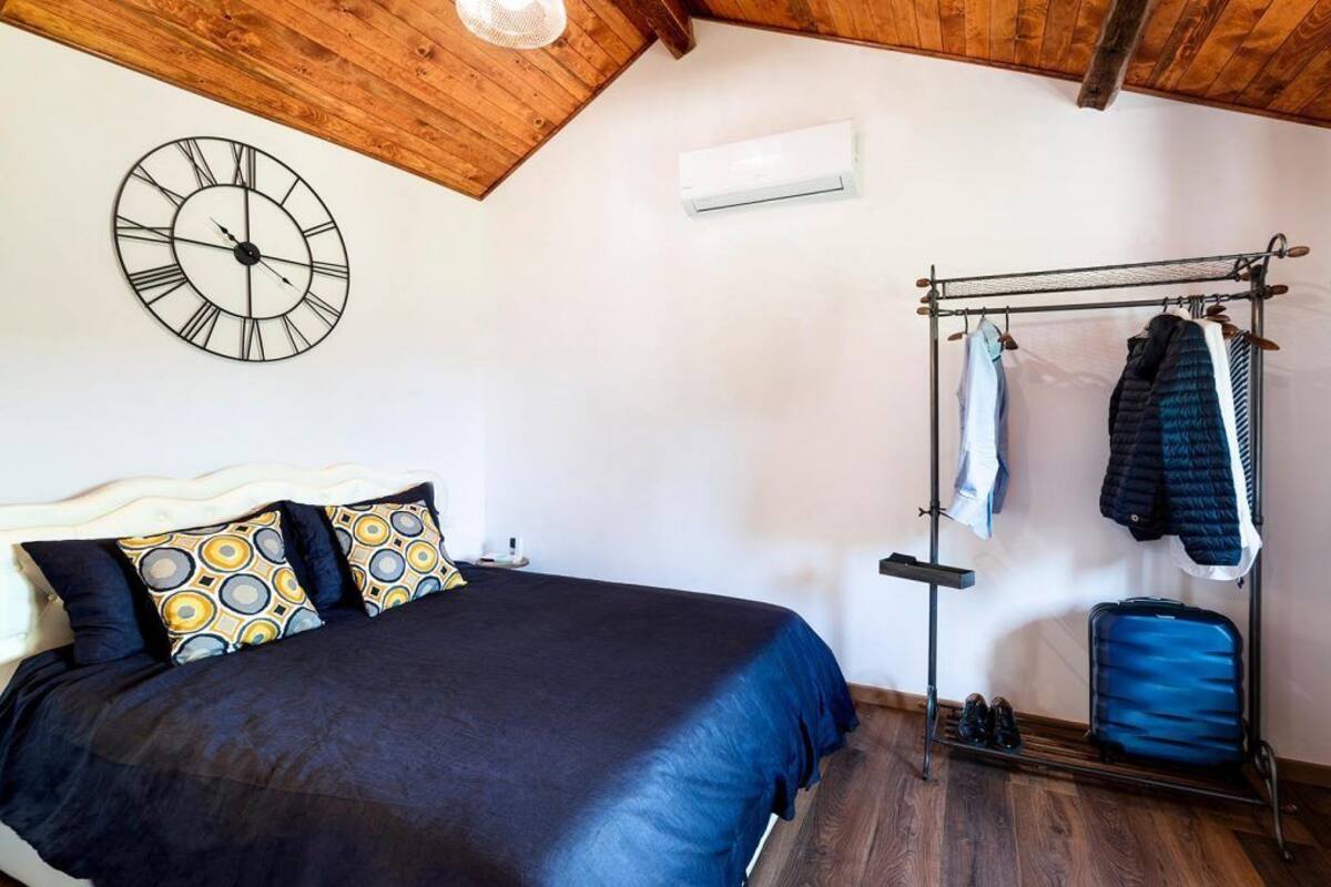Down duvets, desk, soundproofing, free WiFi