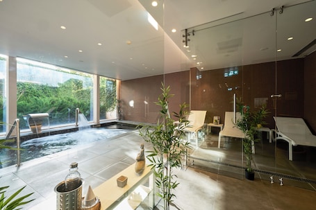 Sauna, bañera de hidromasaje. Catalonia Porto