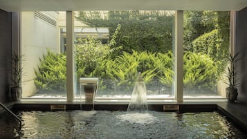 Sauna seca, banheira de hidromassagem