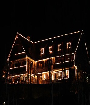 Front of property - evening/night - Hotel Merkurwald-Restaurant Wolpertinger (Baden-Baden)