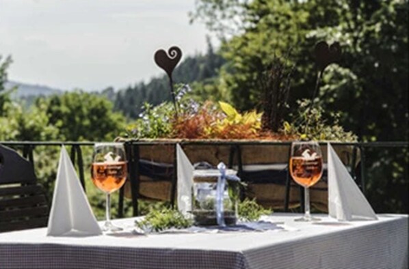 Terrace/patio - Hotel Merkurwald-Restaurant Wolpertinger (Baden-Baden)