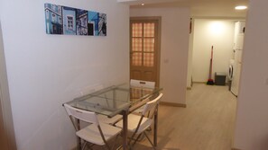 Family Apartment, 2 Bedrooms | In-room dining