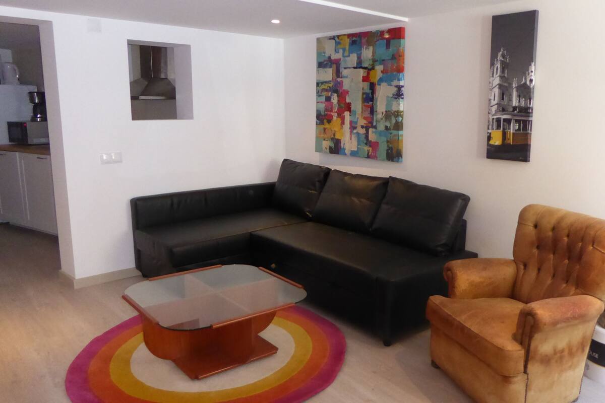 Familie appartement, 2 slaapkamers | Woonruimte | Een flatscreentelevisie