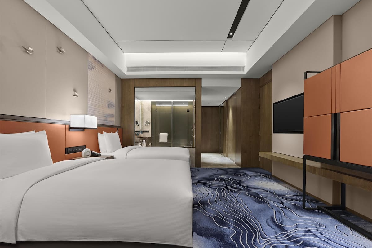 ๋๋ญ์ค ํธ์๋ฃธ (Twin Guest Room High Floor) | 1 ๊ฐ์ ์นจ์ค, ๊ฐ์ค ๋ด ๊ธ๊ณ , ์ฑ
์, ๋
ธํธ๋ถ ์์
๊ณต๊ฐ