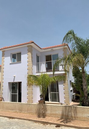 Fachada de la propiedad