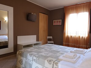 双人房, 1 张大床 | 办公桌、笔记本电脑工作区、免费 WiFi、床单