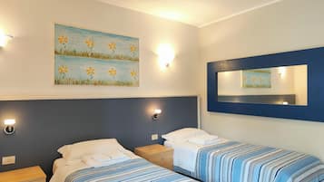 Twin Room | Desk, laptop workspace, free WiFi, bed sheets