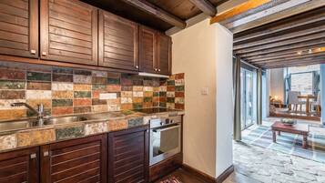 Peti sejuk/penyejuk beku saiz penuh, ketuhar gelombang mikro, ketuhar