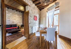 Flat-screen TV - RedBlueDoor (Pano Lefkara)