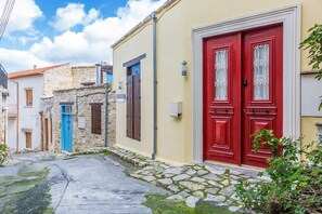 Property entrance - RedBlueDoor (Pano Lefkara)