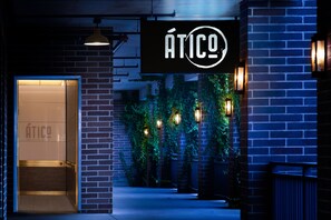 Dinner served, Spanish cuisine - SpringHill Suites by Marriott Fort Worth Historic Stockyards (Fort Worth)