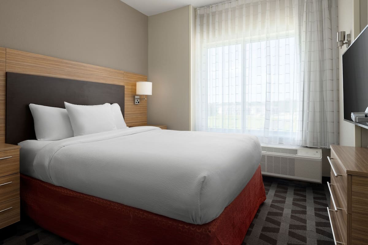 1 bedroom, blackout curtains, iron/ironing board, free wired Internet