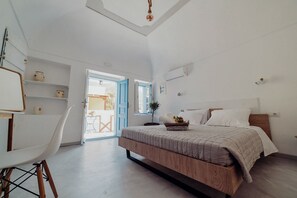 Suite – deluxe, sjøutsikt | Safe på rommet, lydisolert og wi-fi (inkludert)